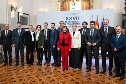 Archivo - Foto de familia de los presidentes de las Comunidades Autónomas gobernadas por el Partido Popular tras la XXVII Conferencia de Presidentes, en el Palacio de la Magdalena, a 13 de diciembre de 2024, en Santander, Cantabria (España). 