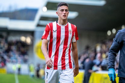 Iker Varela llega al Mirandés cedido por el Athletic para dar el salto al fútbol profesional