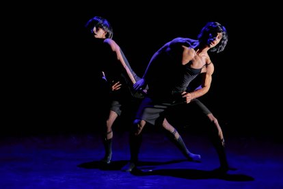 Steady Hands, del español Fonsi López, interpretada por Kino Luque y Paula Fernández.