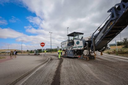 La campaña de asfaltado de 2025 ha comenzado por la calle Laredo.