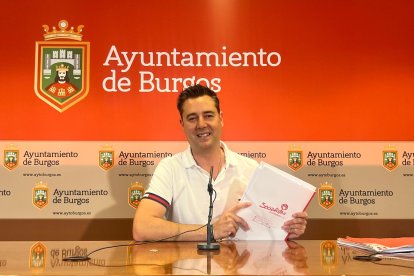 El portavoz socialista, Daniel de la Rosa, en la sala de prensa del Ayuntamiento.