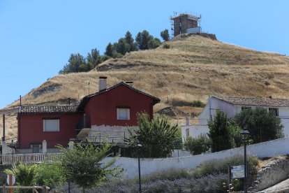 La Torre de telégrafo óptico de Tariego de Cerrato (Palencia), construida en 1844 en la segunda guerra Carlista, está siendo reconstruida.