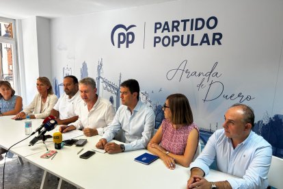 Senadores, diputados, procuradores y responsables del Ayuntamiento de Aranda por el Partido Popular mostraron su preocupación por la ejecución de las obras de la A-11.