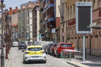 Cartel que informa sobre la entrada en la Zona de Bajas Emisiones.