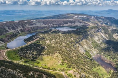 Vista aérea del entorno de las Lagunas de Neila.