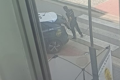 La Policía, en la calle Burgense, tras el atragantamiento mortal de una mujer.