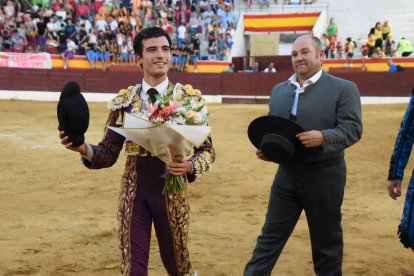 Cob cortó las dos orejas del eral de Guadalest con el que se presentó en la plaza de Roa.