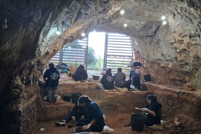 Imagen de miembros del equipo de investigación en Prado Vargas.
