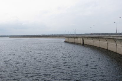 Archivo - Embalse de La Almendra (Salamanca), en el río Tormes.