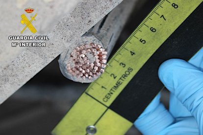 La Guardia Civil frena una serie de robos de cobre en la AP-1 con tres detenidos.