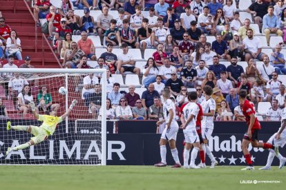 Bauzà remató con la izquierda desde fuera del área a la escuadra derecha y marcó.