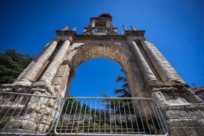 Estado en el que se encuentra el Arco de Fernán González, en la calle del mismo nombre.