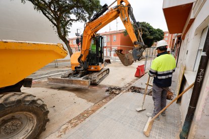 Obras de la red de saneamiento en la Barriada Inmaculada.