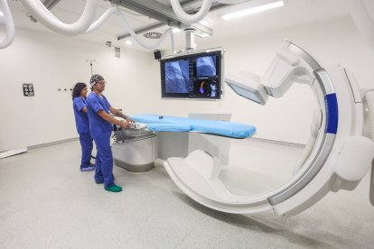 Uno de los nuevos angiógrafos instalados en el HUBU.