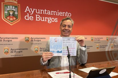 César Barriada, durante la presentación de 'La ciudad también enseña'.