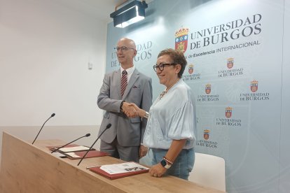 José Miguel García, rector de la UBU, y Consuelo Fontecha, presidenta de la FEC.