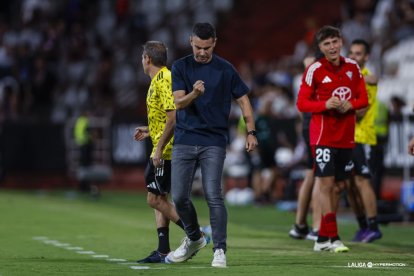 Fran Justo celebra la victoria ante el Albacete.
