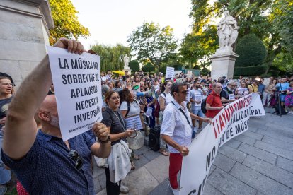 Concentración por  la reapertura de la escuela municipal de música.