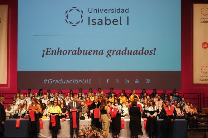 Graduación de la promoción 24-25 en la Universidad Isabel I