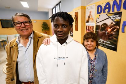 Carlos Gutiérrez (i), Ibrahima Diouf y Hilda Vizarro presentaron el Jubileo de Migrantes y Misioneros en Burgos.