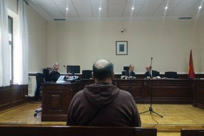 La defensa del acusado de tratar de meter droga para su hijo en Villanubla apela a la "excusa absolutoria".