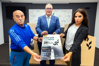 Benjamín Álvarez, Germán Barros y Lidia Campo presentaron la XIII Carrera 10 km Cajaviva.