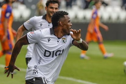 Appin festeja el gol que anotó a pase de David González.