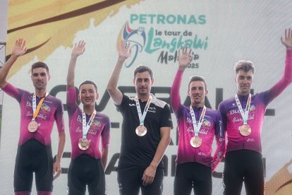 El Burgos Burpellet BH subió al podio por su tercera posición por equipos.