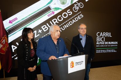 Inmaculada Sierra, José Antonio de los Mozos y Ángel Martín en la presentación de la intervención en la carretera a Villagonzalo Pedernales.