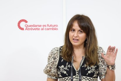 La portavoz del Grupo Socialista, Patricia Gómez Urbán, analiza en rueda de prensa la Ley de Movilidad Sostenible aprobada ayer en el Congreso.