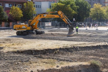 Los trabajos para ampliar el instituto Diego de Siloé, en la zona sur de la ciudad, comenzaron a finales del verano.