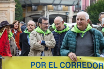 El portavoz nacional de Vox, José Antonio Fúster, se sumó al plante por el Tren Directo durante su visita a Burgos.