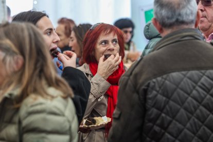 El Festival de la Morcilla de Burgos, muy concurrido a la hora del vermú.