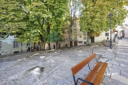 La nueva rampa rodeará toda la plaza para llegar desde Las Llanas a Fernán González.