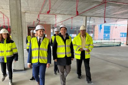 Mañueco visita las obras del futuro hospital de Aranda