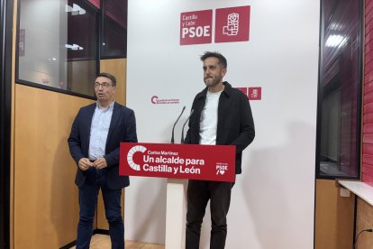 Fernando Pablos (i) y Javier García, durante la rueda de prensa.