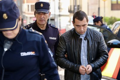 La Audiencia Provincial de León acoge la primera sesión del juicio contra A.R.T.S., al que se le acusa de los delitos de asesinato y amenazas en el ámbito familiar por presuntamente haber matado a su madre durante la navidad de 2022.