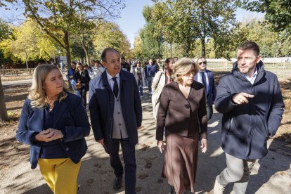 Cristina Ayala (izquierda) y Josué Temiño (derecha), en la reapertura de El Parral.
