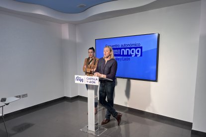 La presidenta de Nuevas Generaciones, Andrea Ballesteros, y la coordinadora autonómica de Acción Política del Partido Popular de Castilla y León, Isabel Blanco.