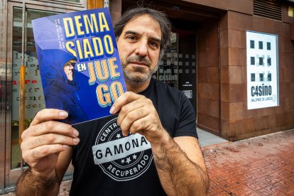 Sergio Izquierdo Betete, guionista del cómic 'Demasiado en juego'.