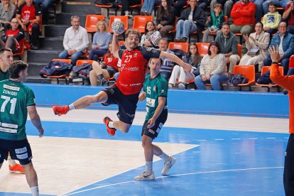 Fabrizio Casanova lanza a portería.