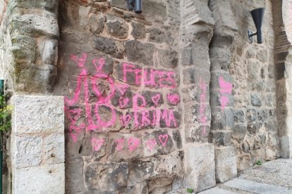 Imagen de la pintada en el arco de San Esteban.