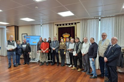 Acto de entrega de los diplomas a los radioaficionados.