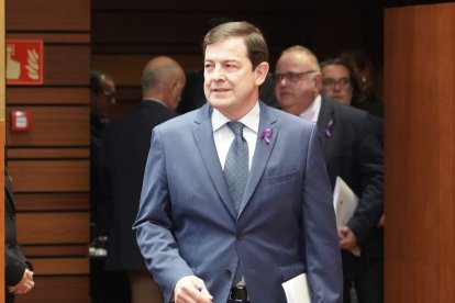 El presidente de la Junta, Alfonso Fernández Mañueco, durante el pleno de las Cortes