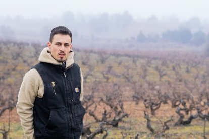 Rodrigo Martínez Martínez posa en sus viñedos