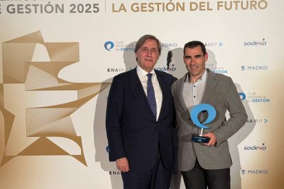 Jorge Bermejo, con el presidente del Club de Gestión a la Excelencia, Tomás Pascual