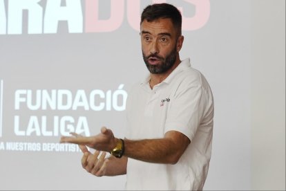 Zuhaitz Gurrutxaga, durante una conferencia.