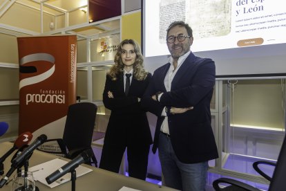 La viceconsejera de Acción Cultural, Mar Sancho, y el responsable de Fundación Proconsi, Tomás Castro, firmaron el convenio de colaboración que impulsará el Centro Virtual de los Orígenes del Español.