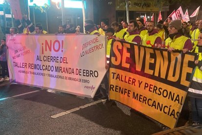 Protesta en Miranda de Ebro contra el cierre del taller de Remolcado de Renfe.