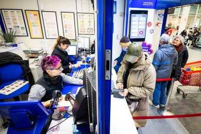 La afluencia de público ya es constante y fluída en la recta final de la campaña del Sorteo de Navidad en la administración Diana.